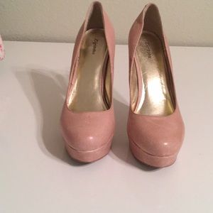 Nude Pumps